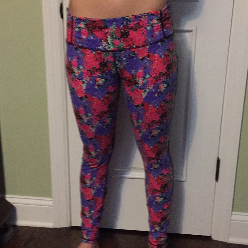 Athletic leggings with zip details @ bottom/ankle